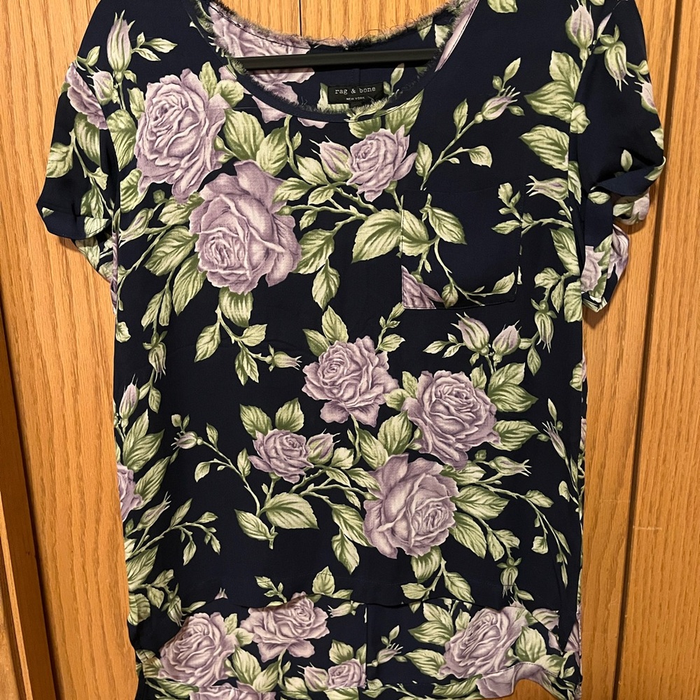 Rag and Bone Size Medium Tee. Fabric is Silk.